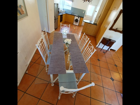 Paradiso Self Catering Two Bedroom Cottage Dining Room